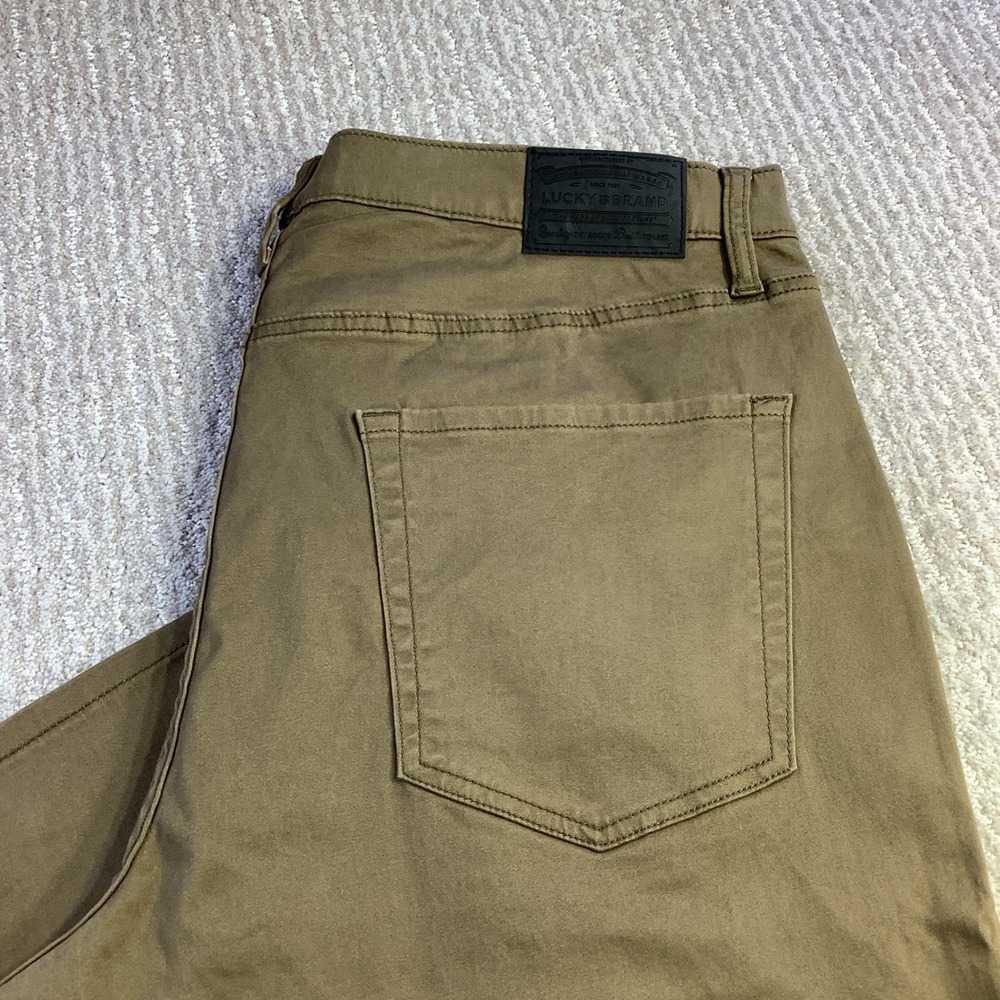 Lucky Brand 410 Athletic Straight Pants Olive Brown Mens 38 x 30 NWT